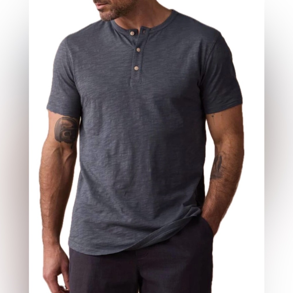 Blue/Gray Button Collar T-Shirt. Size L.